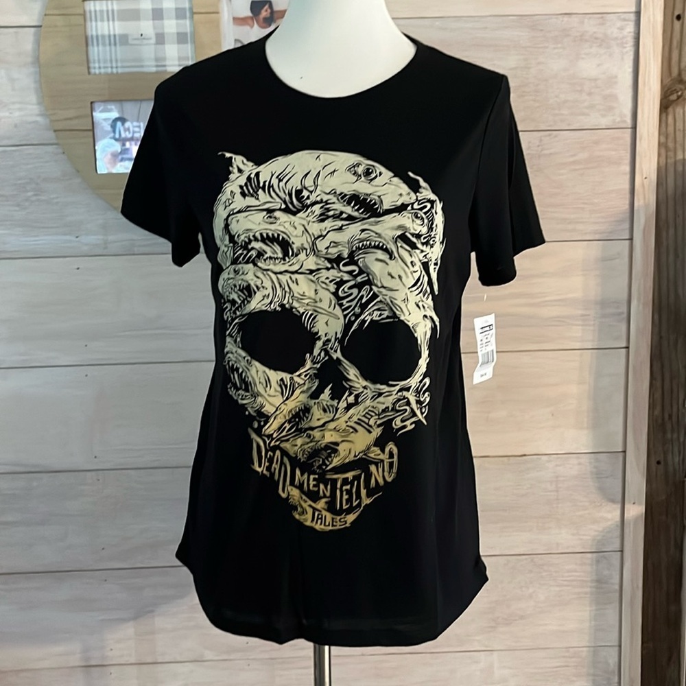 🆕 Disney Pirates Caribbean Black Skull Top M